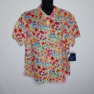 Crazy Horse Liz Claiborne Floral Blouse. New With Tags. Women's size 18